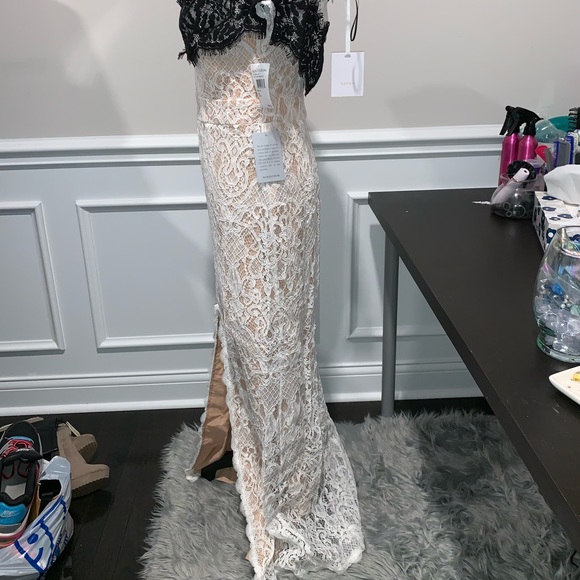 ⭐️New⭐️ Harlyn Evening Gown - Picture 3 of 4